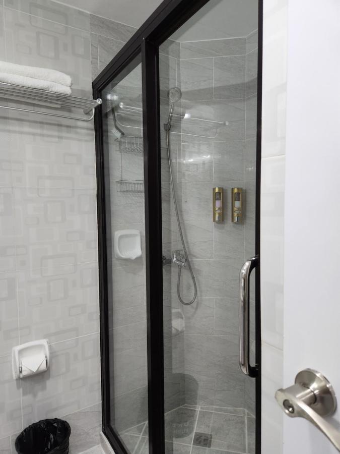 Condo Azur Suites A125 Amani Resorts Residences , 5 Minutes Airport, Netflix, Stylish, Cozy With Luxurious Swimming Pool 麦克坦 外观 照片